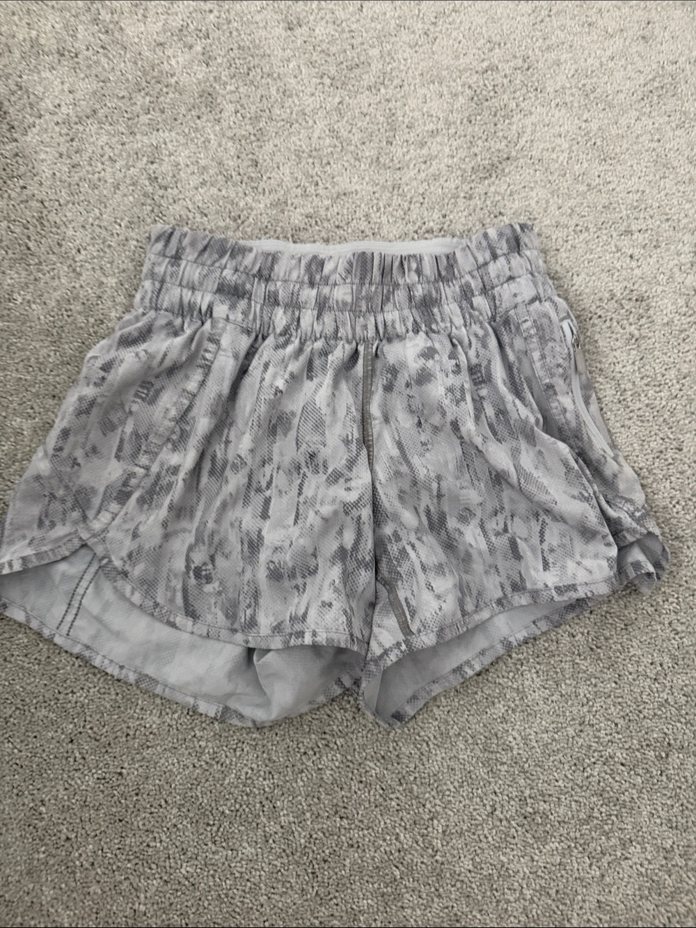 Lululemon women's Tracker Short V